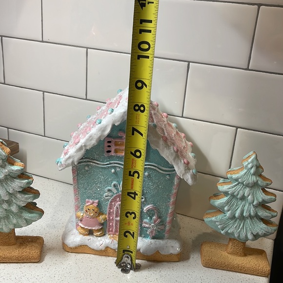 Pastel Gingerbread House Set w/ 2 Trees - Picture 6 of 7